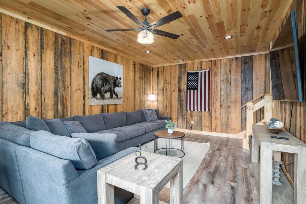 The Llaguna Lodge - New Cabin, Sleeps 10, Fire Pit, Hot Tub, In Blue Ridge , Ga Exterior photo