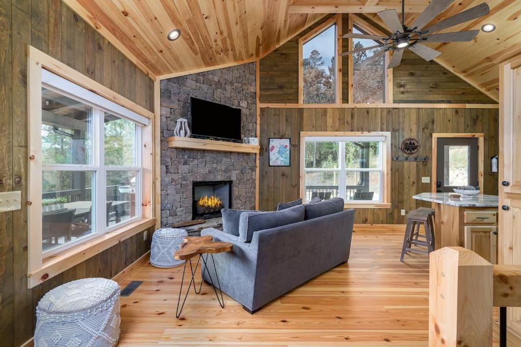 The Llaguna Lodge - New Cabin, Sleeps 10, Fire Pit, Hot Tub, In Blue Ridge , Ga Exterior photo