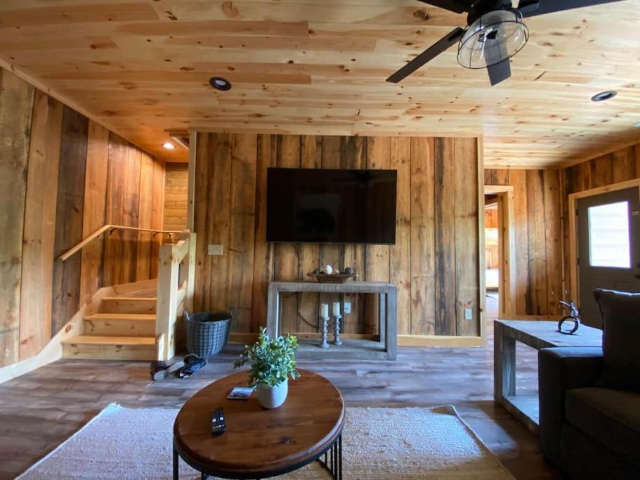The Llaguna Lodge - New Cabin, Sleeps 10, Fire Pit, Hot Tub, In Blue Ridge , Ga Exterior photo